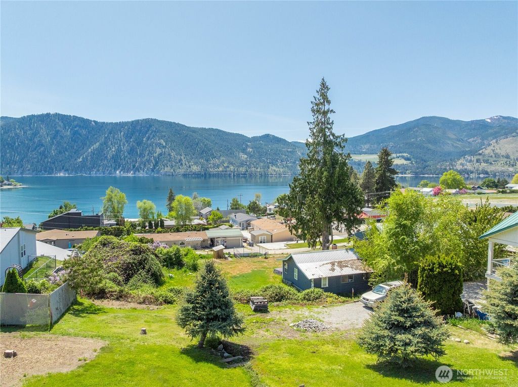 241 Lakeshore Drive, Manson, WA 98831