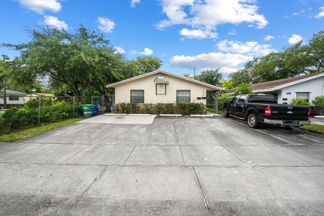 2840 NW 13th Court 1-2, Fort Lauderdale, FL 33311