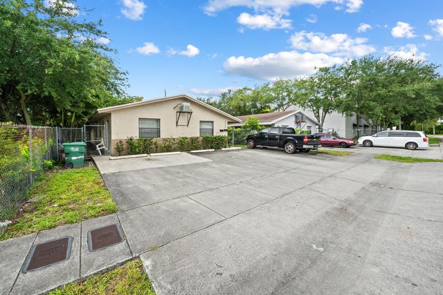 2840 NW 13th Court 1-2, Fort Lauderdale, FL 33311