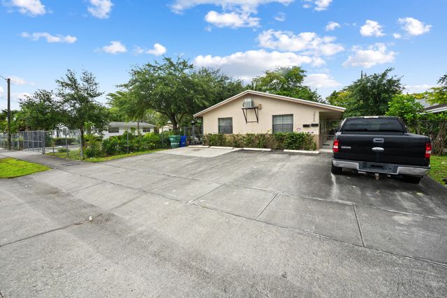 2840 NW 13th Court 1-2, Fort Lauderdale, FL 33311