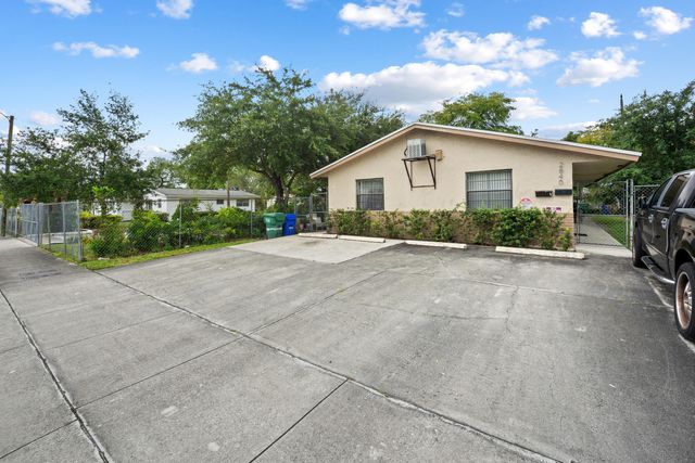 2840 NW 13th Court 1-2, Fort Lauderdale, FL 33311