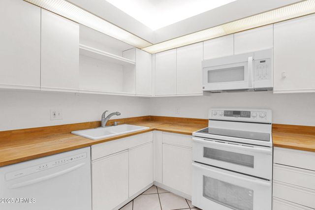 5035 N 10TH Place 108, Phoenix, AZ 85014