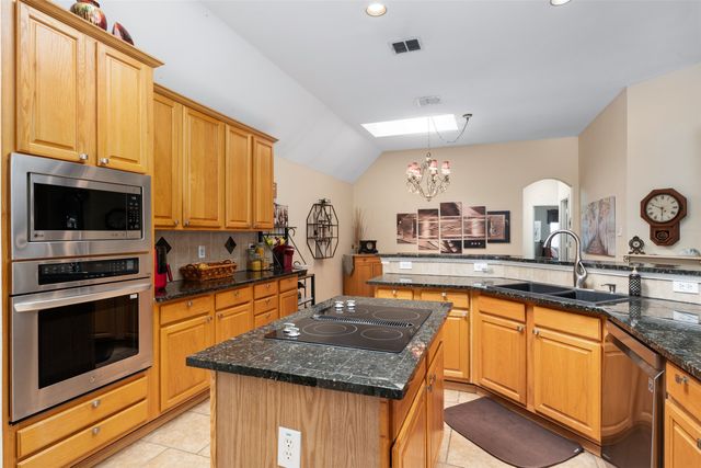 200 Arbor Glen Drive, Euless, TX 76039