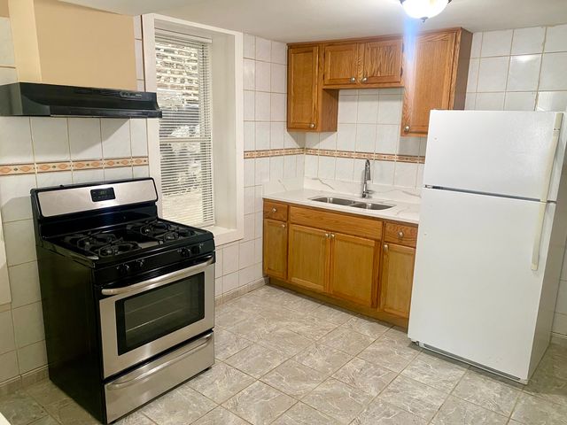 829 W 33rd Street 1F, Chicago, IL 60608
