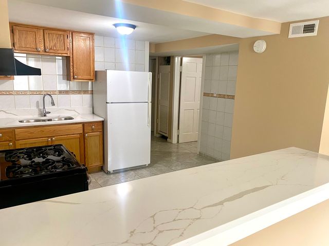 829 W 33rd Street 1F, Chicago, IL 60608