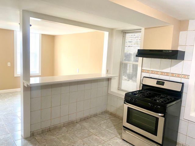829 W 33rd Street 1F, Chicago, IL 60608