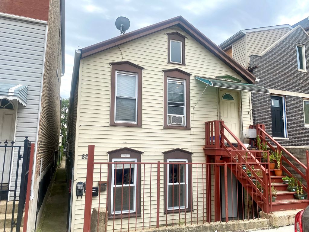 829 W 33rd Street 1F, Chicago, IL 60608