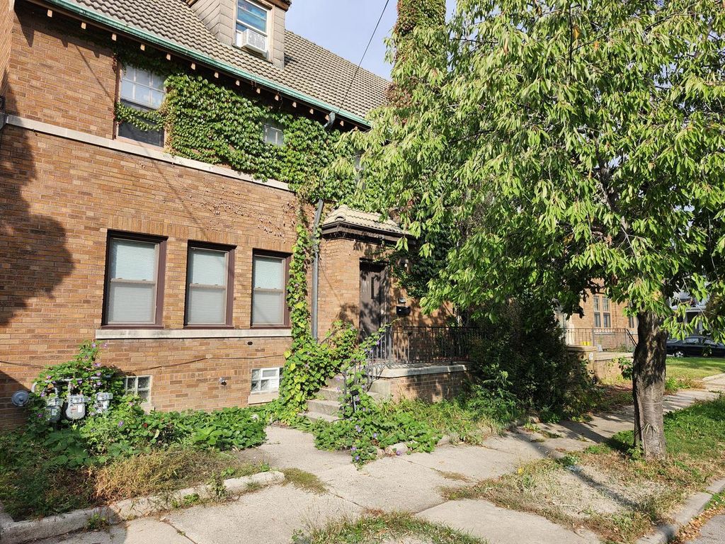 5008 21st AVENUE, Kenosha, WI 53140