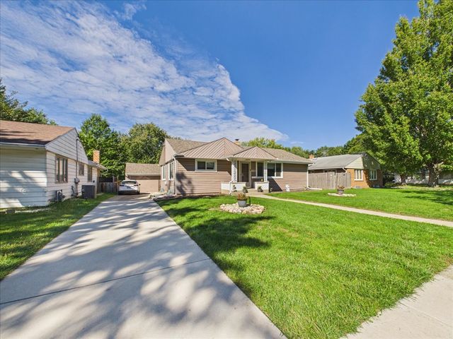 220 FAIRVIEW Boulevard, Rockford, IL 61107