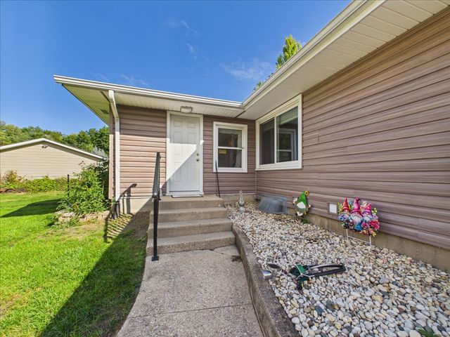 220 FAIRVIEW Boulevard, Rockford, IL 61107