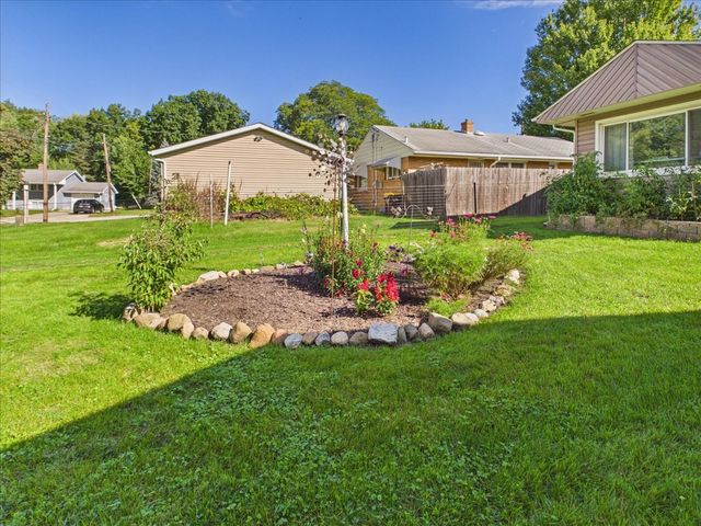 220 FAIRVIEW Boulevard, Rockford, IL 61107