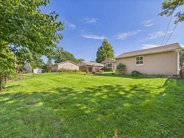 220 FAIRVIEW Boulevard, Rockford, IL 61107