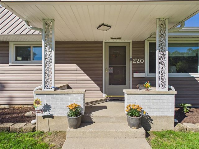 220 FAIRVIEW Boulevard, Rockford, IL 61107