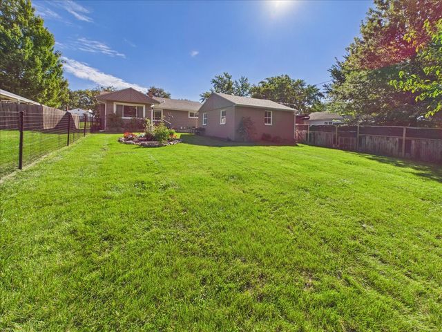220 FAIRVIEW Boulevard, Rockford, IL 61107