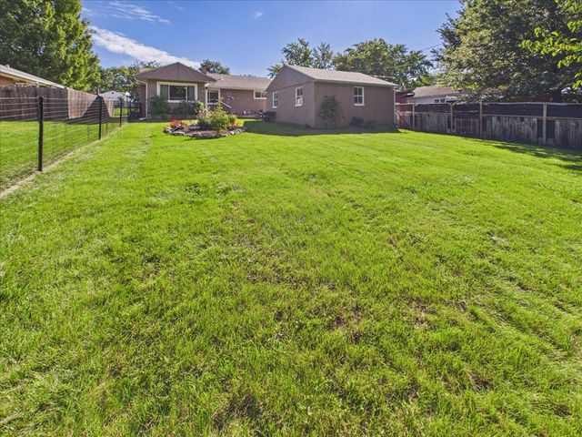 220 FAIRVIEW Boulevard, Rockford, IL 61107
