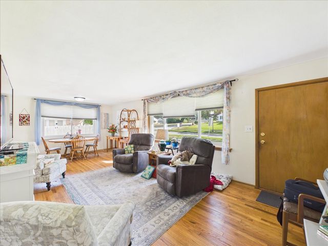 220 FAIRVIEW Boulevard, Rockford, IL 61107