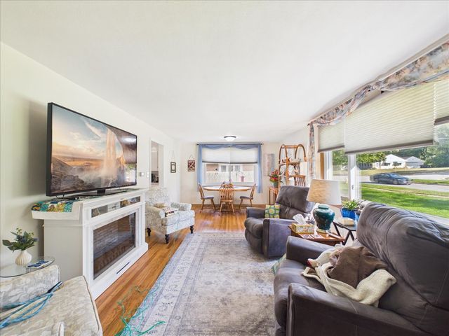 220 FAIRVIEW Boulevard, Rockford, IL 61107