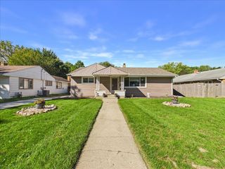 220 FAIRVIEW Boulevard, Rockford, IL 61107