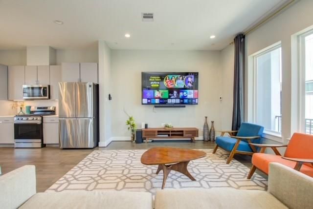 8411 Hempstead Road G, Houston, TX 77008