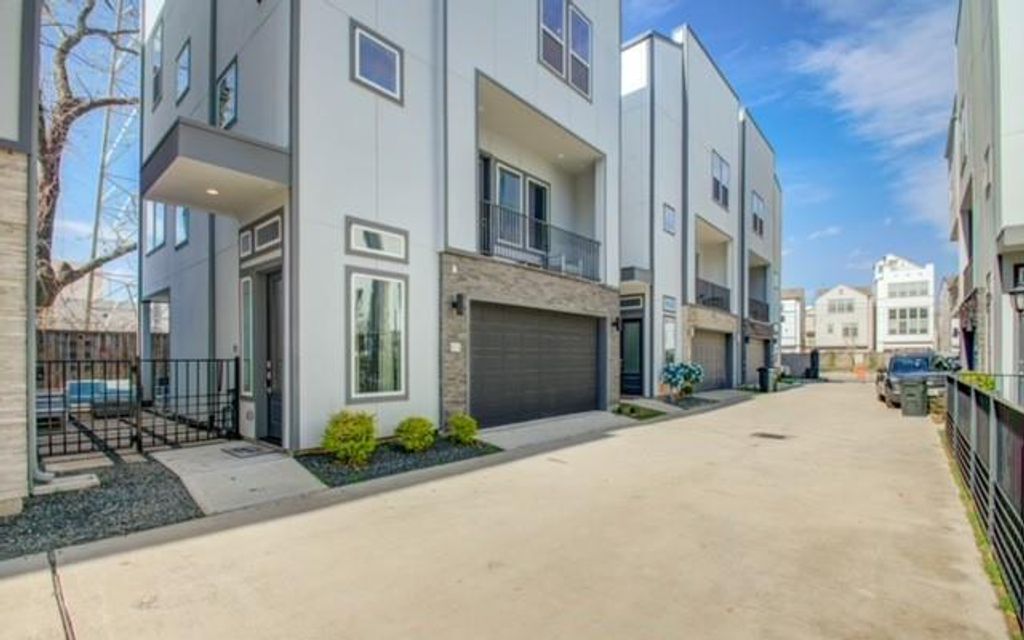 8411 Hempstead Road G, Houston, TX 77008