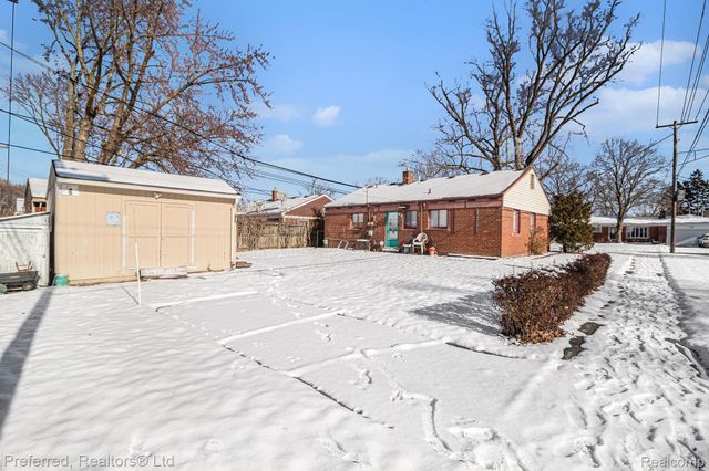 9360 Pine Street, Taylor, MI 48180