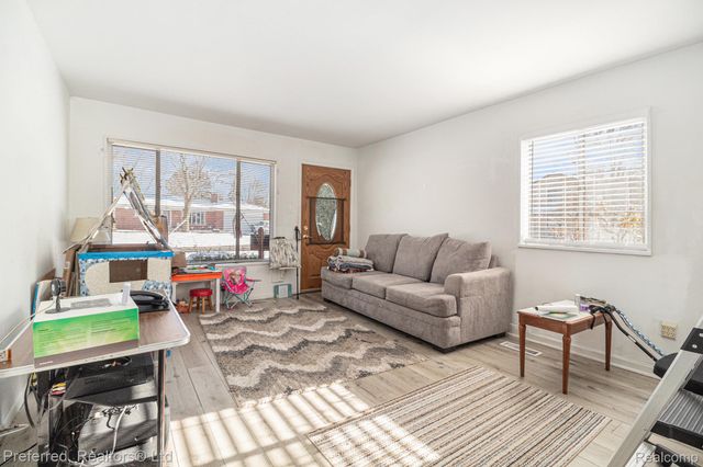 9360 Pine Street, Taylor, MI 48180