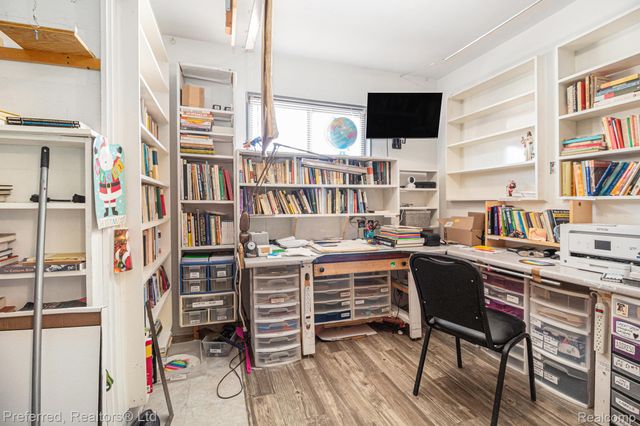 9360 Pine Street, Taylor, MI 48180