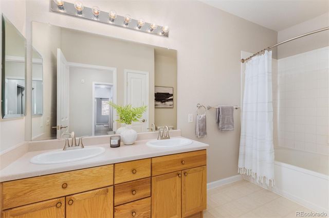 8465 S Holland Way 202, Littleton, CO 80128