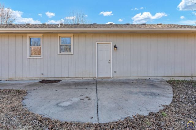 1606 SE 37th ST, Topeka, KS 66605