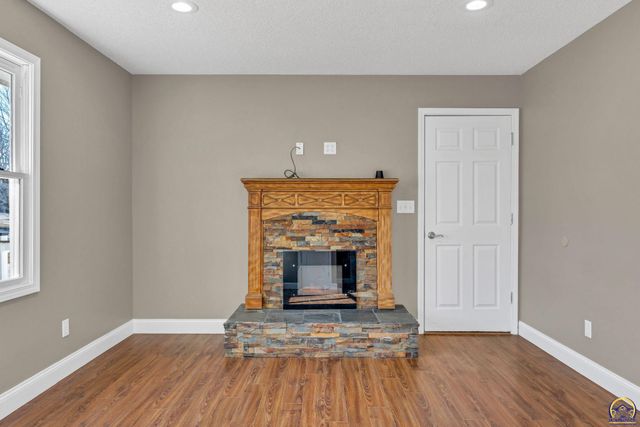 1606 SE 37th ST, Topeka, KS 66605