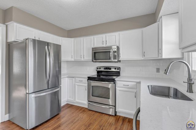 1606 SE 37th ST, Topeka, KS 66605