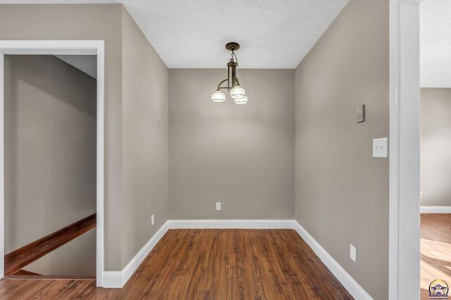 1606 SE 37th ST, Topeka, KS 66605