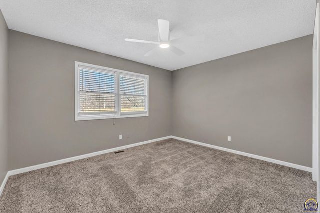 1606 SE 37th ST, Topeka, KS 66605