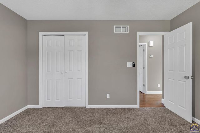 1606 SE 37th ST, Topeka, KS 66605