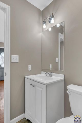 1606 SE 37th ST, Topeka, KS 66605