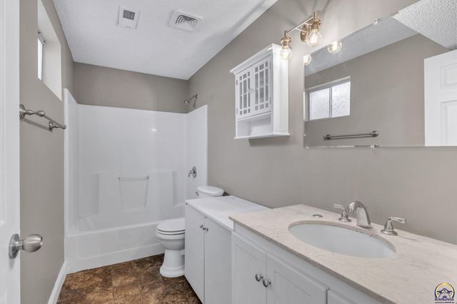 1606 SE 37th ST, Topeka, KS 66605