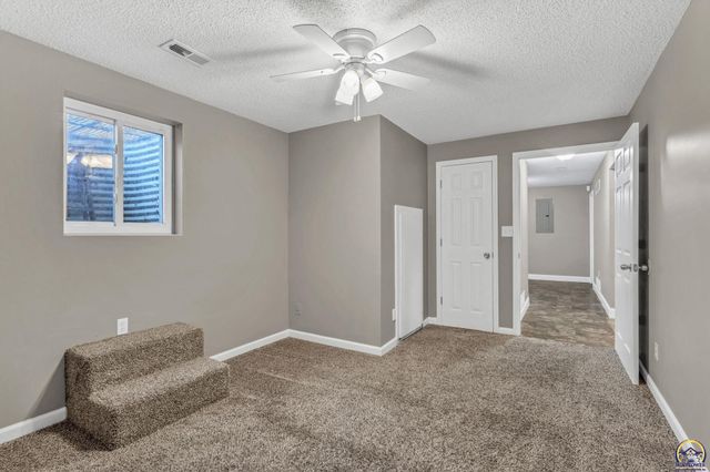 1606 SE 37th ST, Topeka, KS 66605