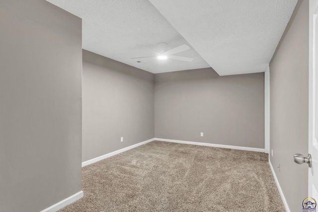 1606 SE 37th ST, Topeka, KS 66605