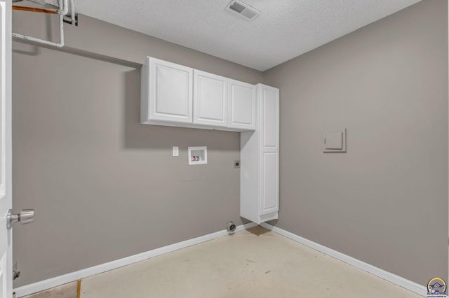 1606 SE 37th ST, Topeka, KS 66605