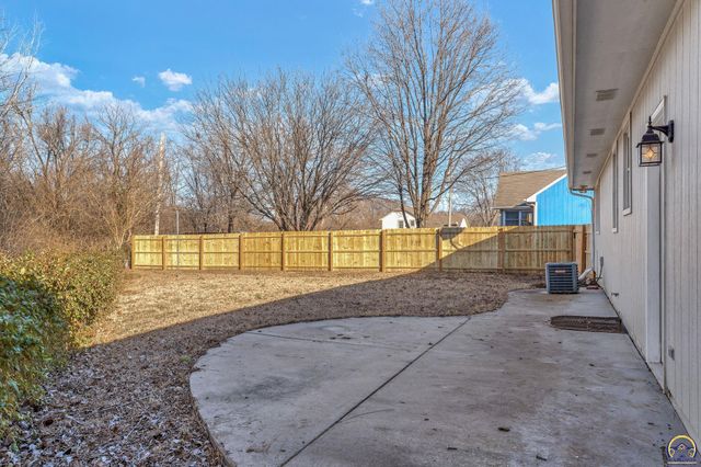 1606 SE 37th ST, Topeka, KS 66605