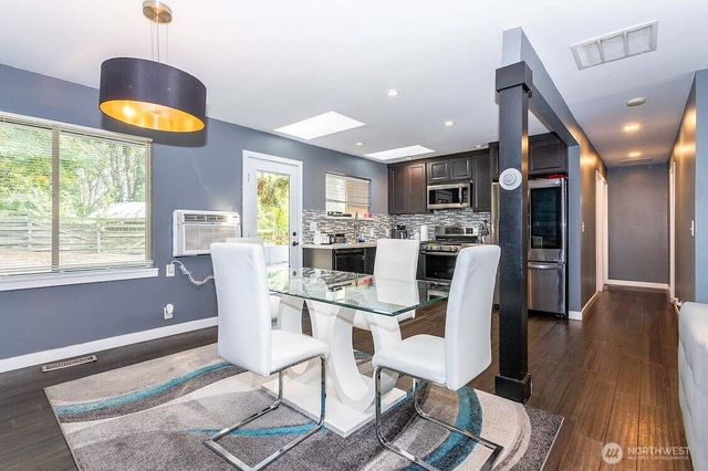 10750 61st Avenue S, Seattle, WA 98178