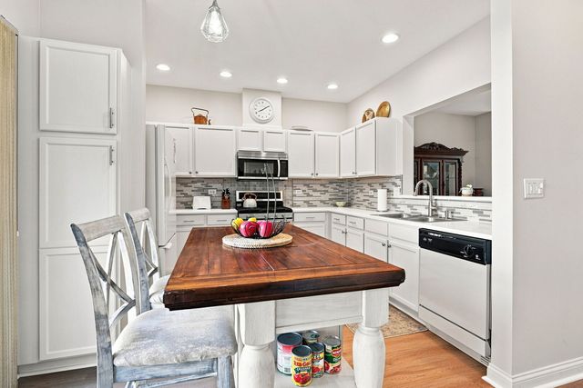 3457 Ravinia Circle, Aurora, IL 60504