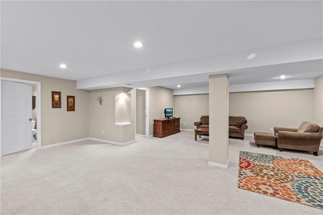 7905 N Lister Avenue, Kansas City, MO 64119