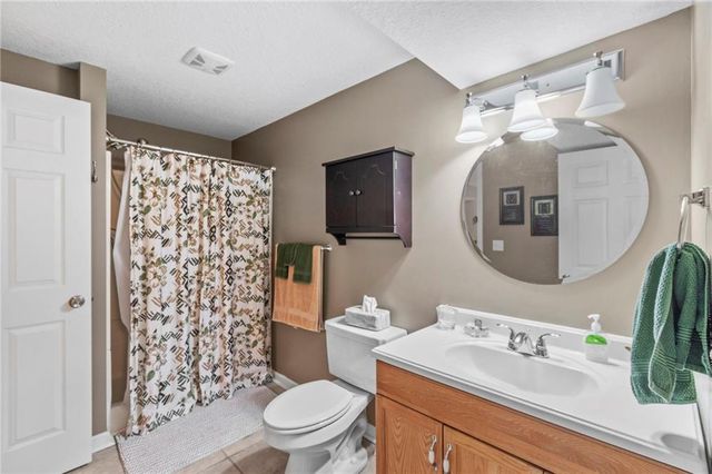 7905 N Lister Avenue, Kansas City, MO 64119