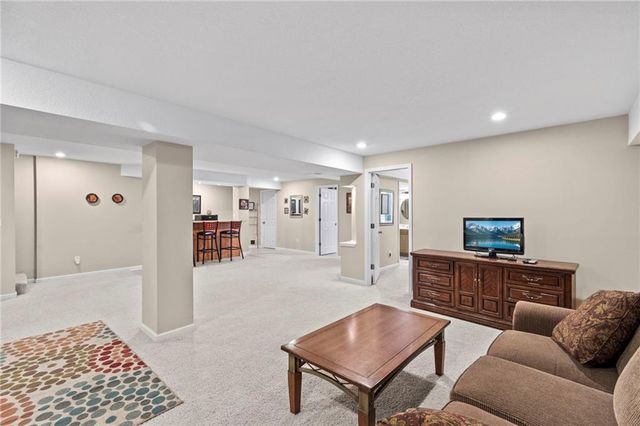 7905 N Lister Avenue, Kansas City, MO 64119