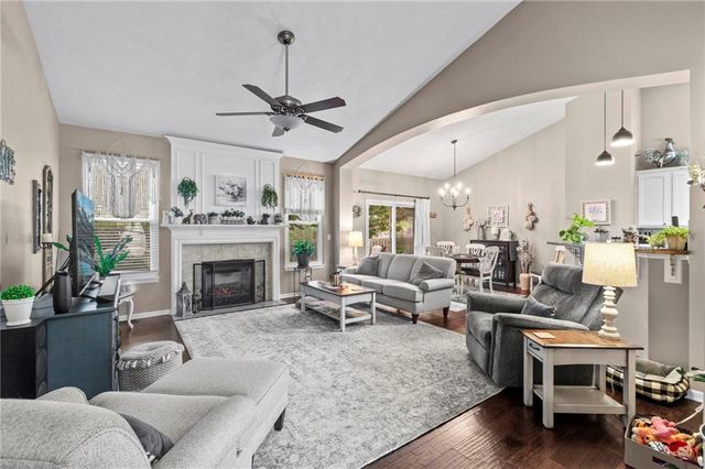 7905 N Lister Avenue, Kansas City, MO 64119