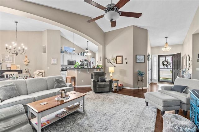 7905 N Lister Avenue, Kansas City, MO 64119