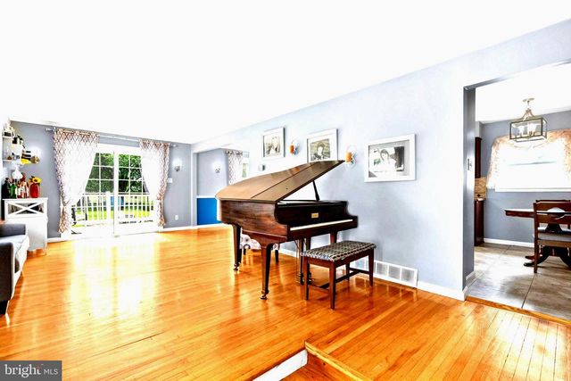 2404 ARDEN RD, Cinnaminson, NJ 08077