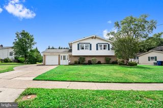 2404 ARDEN RD, Cinnaminson, NJ 08077