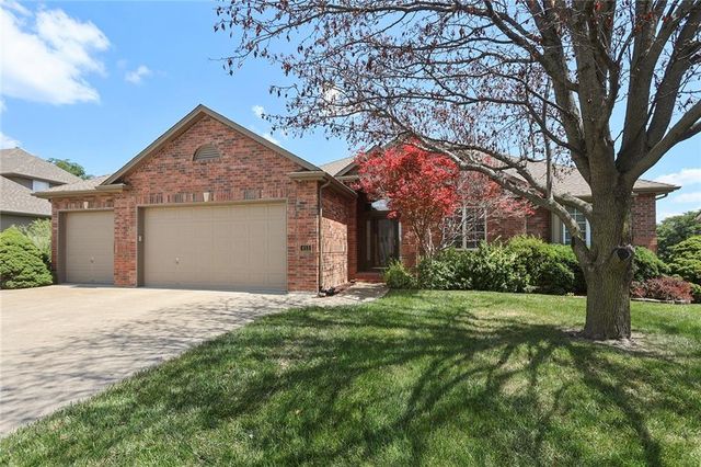 413 SE Stillwater Drive, Lee's Summit, MO 64063